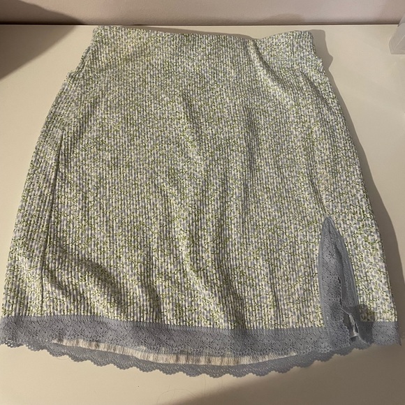 H&M Floral Skirt - Picture 2 of 3